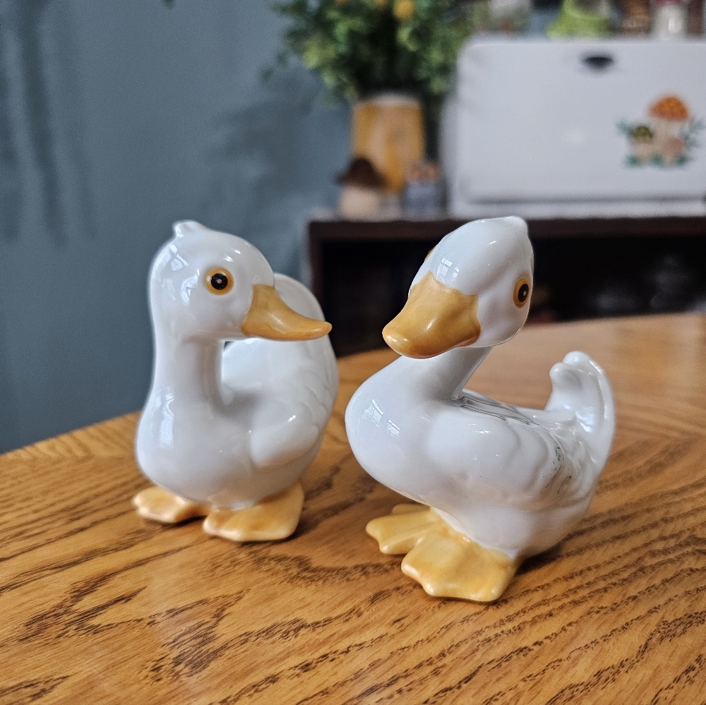 Vintage 90s Homco Set of 2 Ceramic Geese Figurines Cottagecore Grandmacore